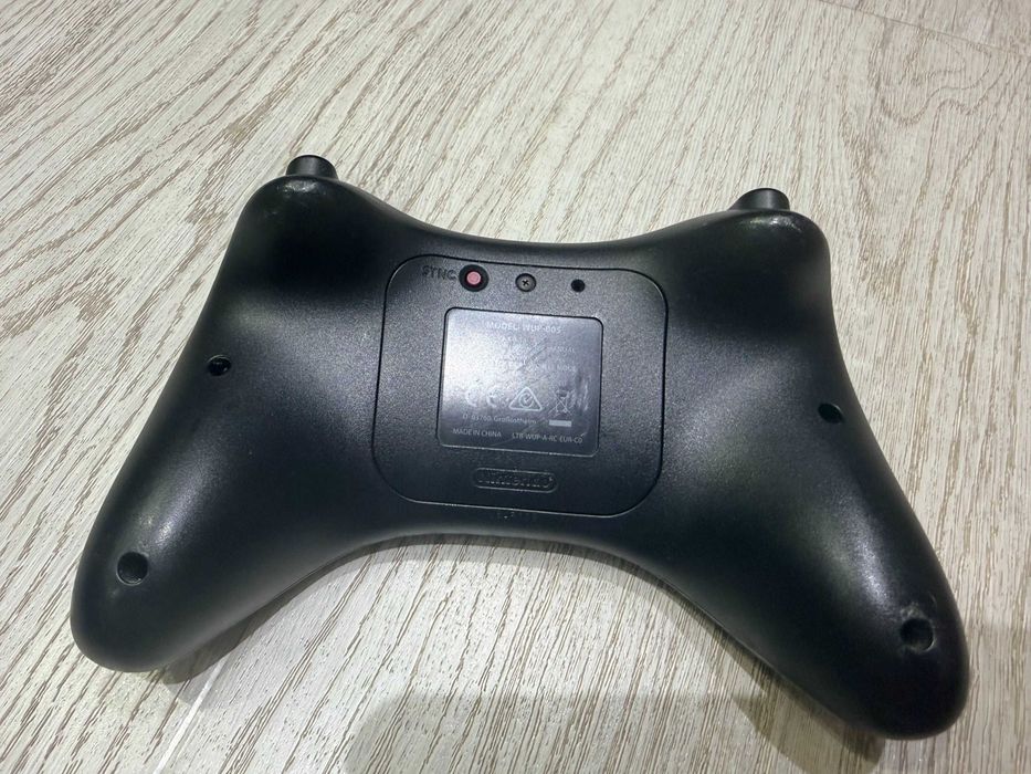 Nintendo Pro Controller Black - Nintendo Wii U