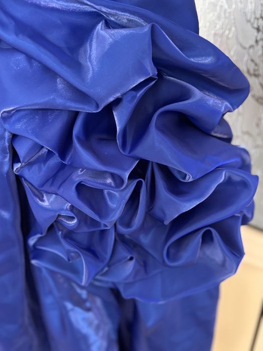 Официална роклия