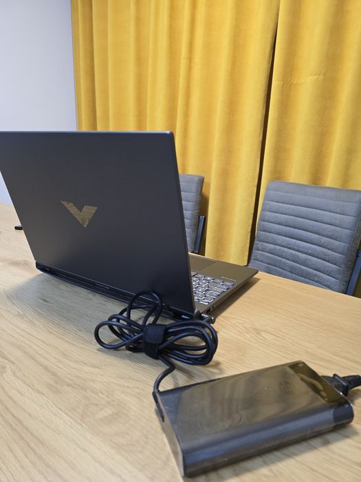 Laptop Gaming RTX 4050 Ca NOU Garanție eMag 24GB RAM DDR5 1TB SSD