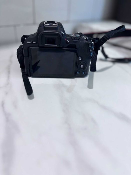CANON EOS 200D + 18-55 mm + карта памет + чанта ПОДАРЪК | като нов