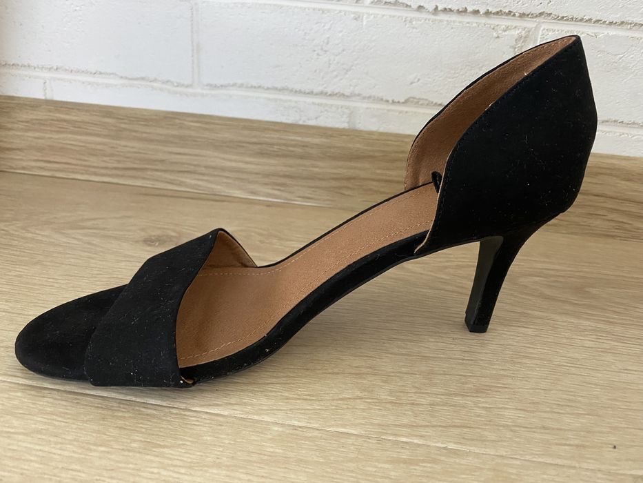 Черни отворени обувки