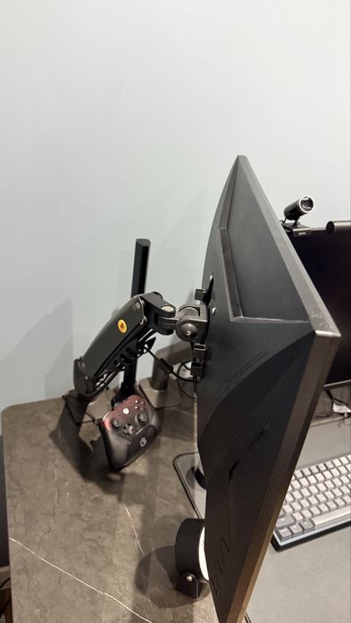 Монитор Pixel 240 Гц — отличный для игр, кронштейн в подарок