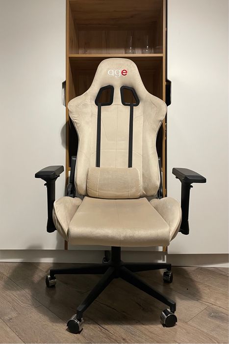 Кресло игровое, целое, в отличном состоянии