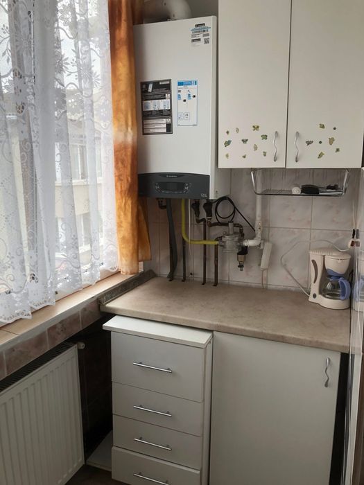 Vand aprtament cu 2 camere, decomandat, zona foarte buna