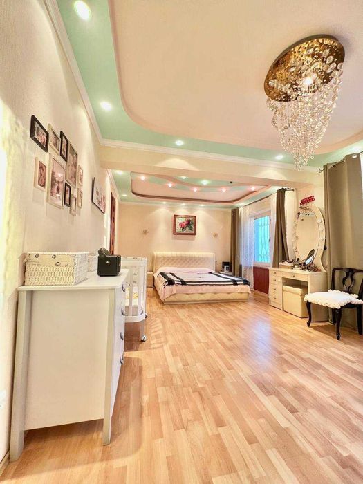ул.Айбек МЦ ШОХ Госпитальный 4(5)-комн 7/9 182 м² 2 с/у ремонт меб/тех