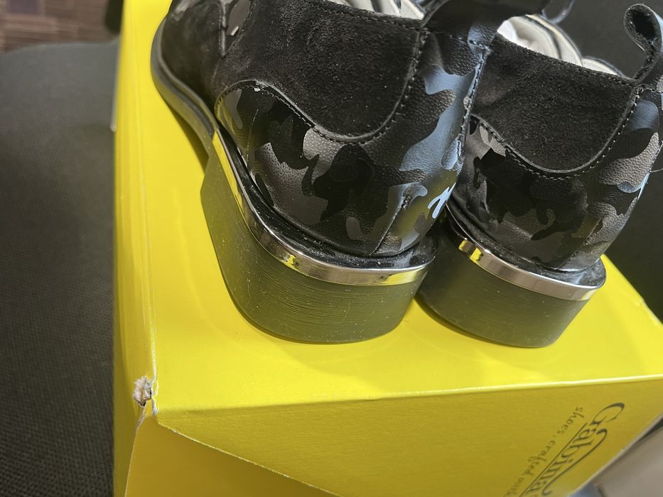 Черни велурени обувки Gabina