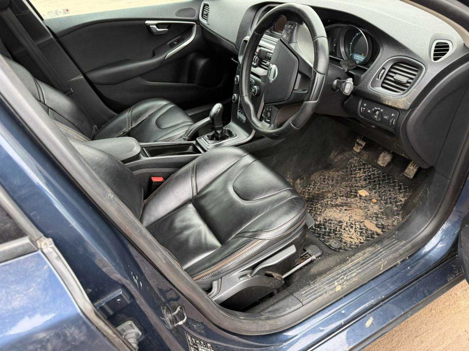 на части Volvo v40 1.6 2012 година