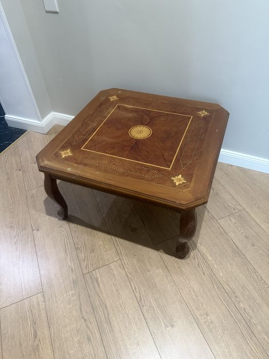 Стол журнальный дерево