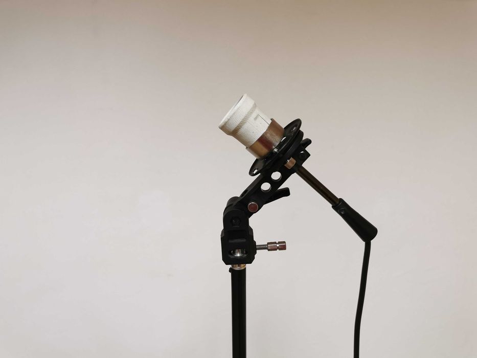 Стойка за чадър / софтбокс с вграден цокъл за крушка