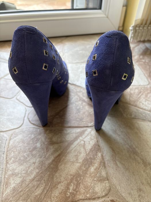 Дамски обувки на висок ток BCBGMaxazria girls - естествен велур