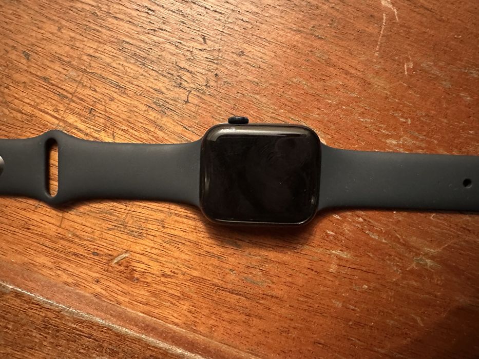 Продам Apple Watch SE 44 mm