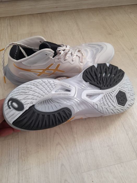 Кроссовки волейбольные