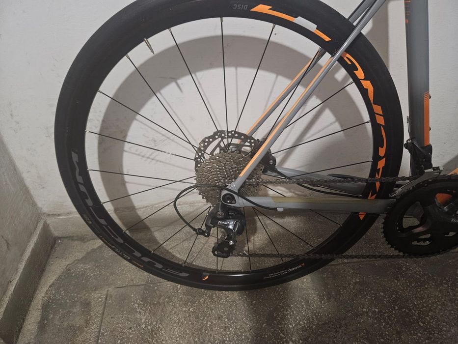 Bicicleta cube attain full Shimano tiagra