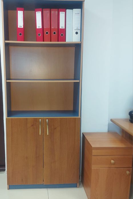 Офисная мебель в отличном состояним
