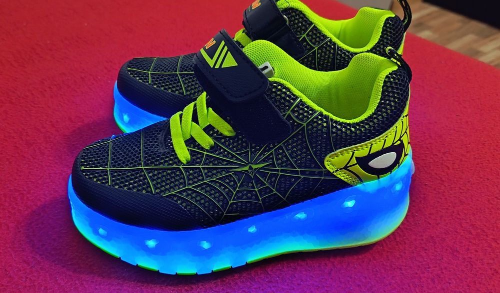 Adidași copii cu role și lumini led