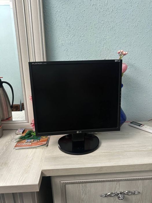 Lg monitor sotiladi