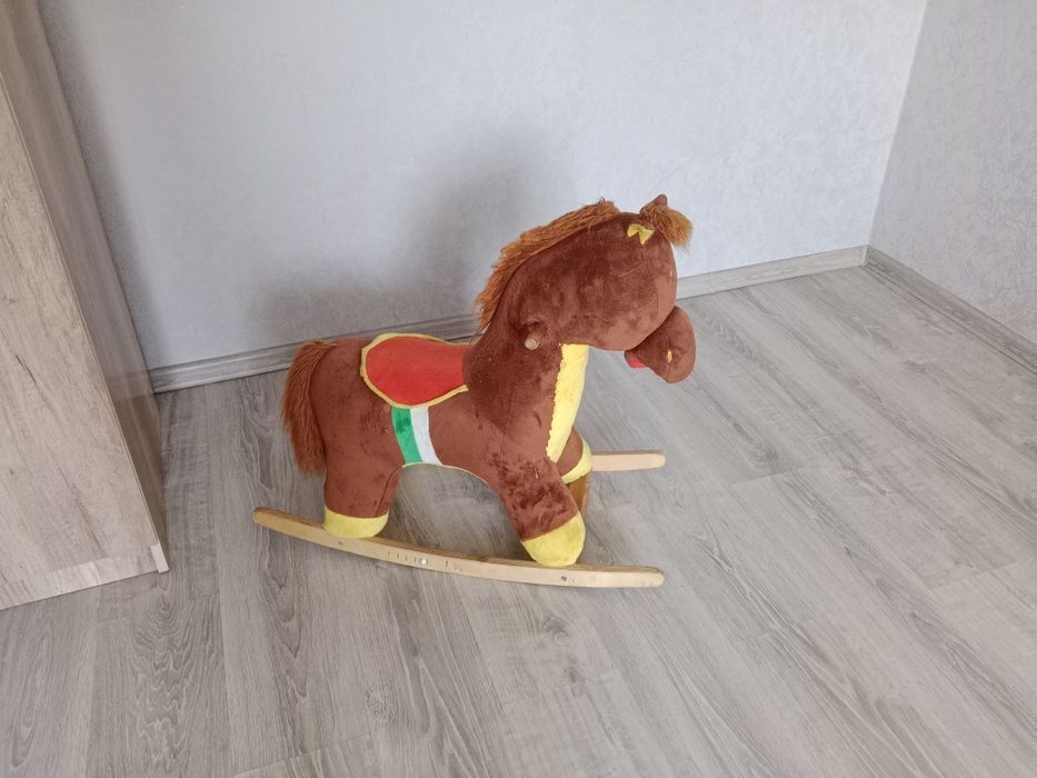 Продам лошадку детскую