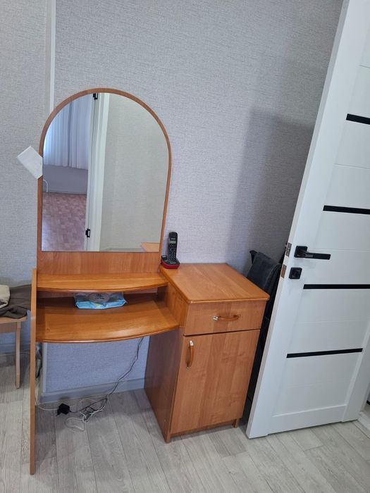 продам прихожую и камод