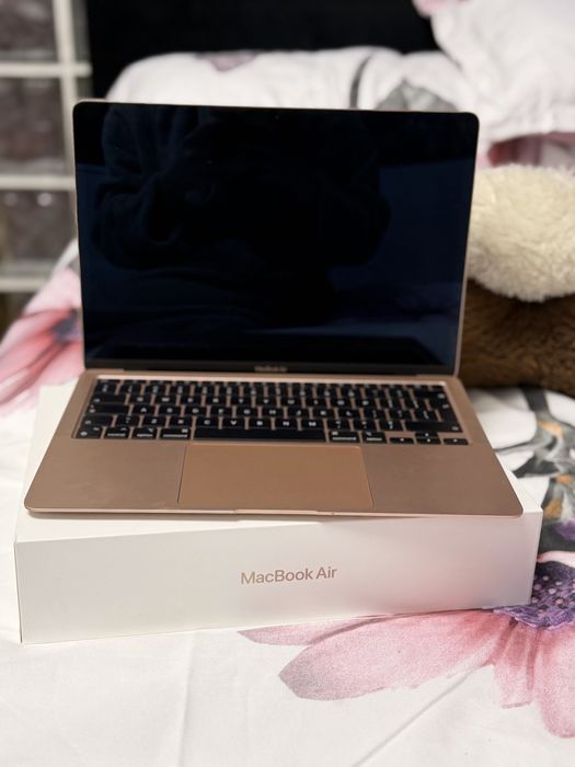 Vand laptop MacBook Air 13 Inch cu Apple M1 Chip