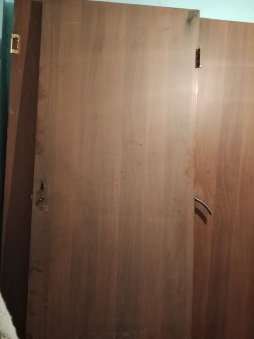 Продам двери б/у