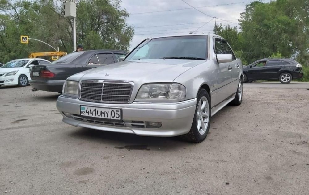 Мерседес 202 комплект бампера продаётся