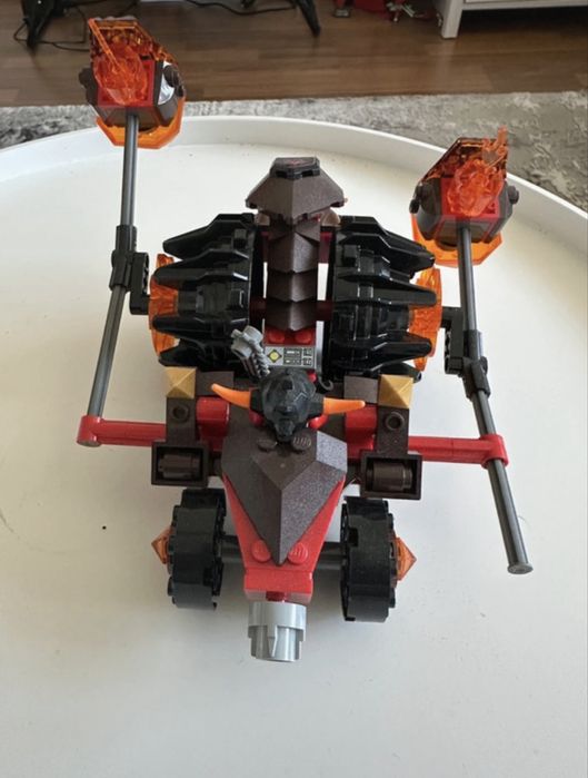 Vand Lego cu codul 70313 Moltor’s Lava Smasher