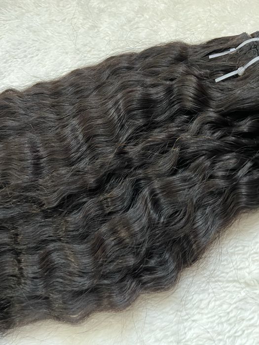 Детствена черна чуплива коса на щипки