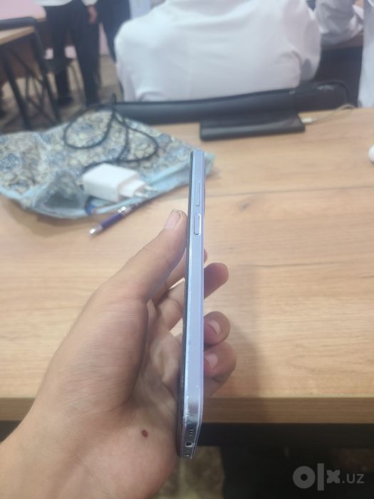 Oppo a17. Iphone 6s