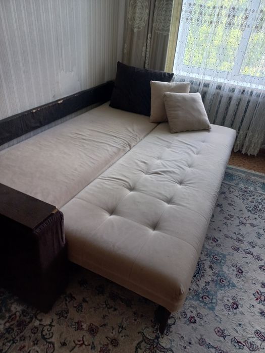 Диван коричневый