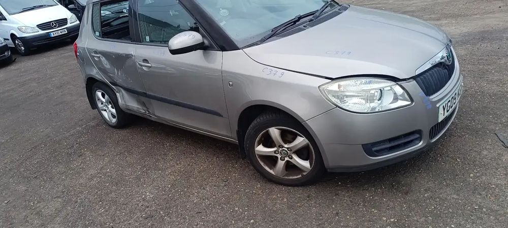 Dezmembrari / Dezmembrez Skoda Fabia 2 1.2 BZG cutie viteze manuala cod culoare LF8H