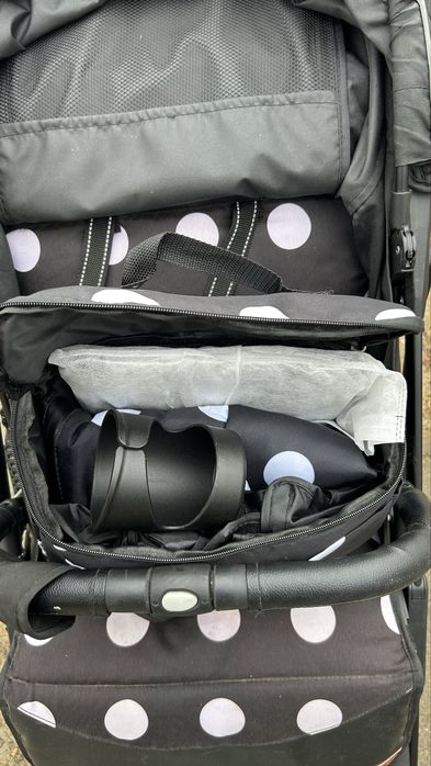 Продам коляску, в подарок сумка, дождевик и т.д(новое)