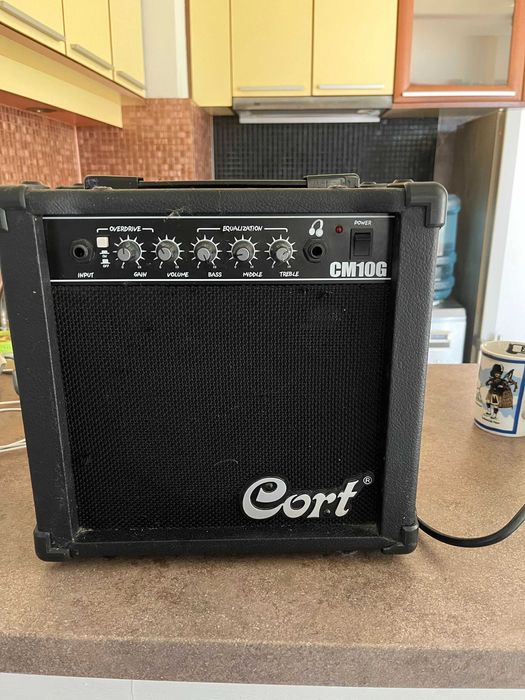 Продавам  Cort CM10G Guitar Amplifier