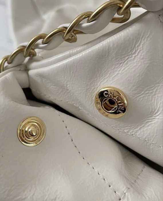 Дамска чанта Chanel – бяла, елегантна визия