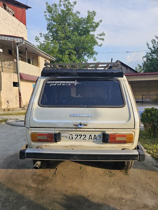 2121 Niva 1982  sotiladi xolati yaxshi