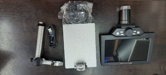 Microscop digital 12MP 1200x mărire , afișaj de 7 inch pt. electronica