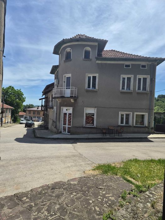 Продавам къща в село Голяма Желязна!