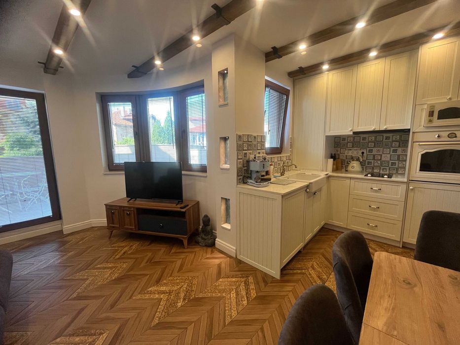 Луксозен двустаен апартамент под наем до река Дунав – център