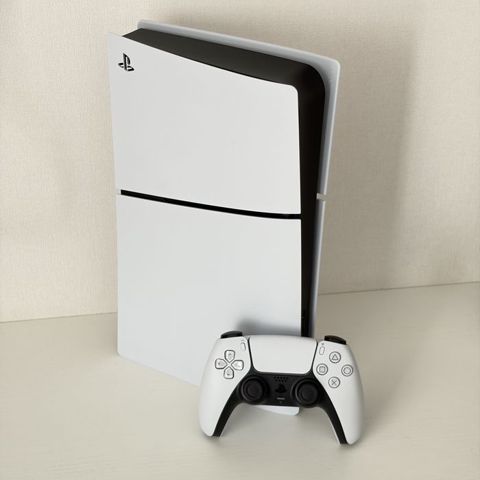 PS5 Slim с гарантией на год