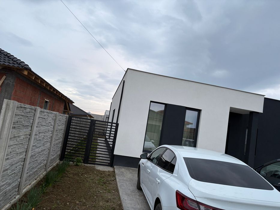 Proprietar vând  jumătate de duplex mobilat și utilat în Sag, zona Mănăstire