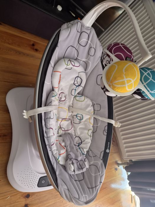 Електрическата бебешка люлка mamaRoo 4.0