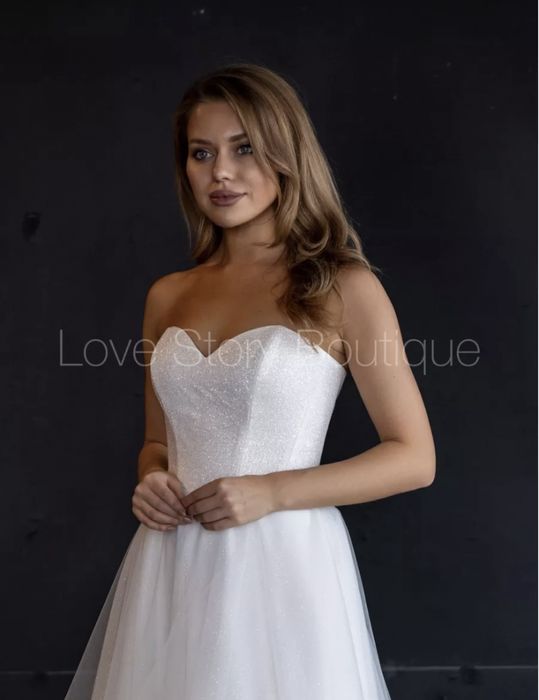 Свадебное платье длиной миди.