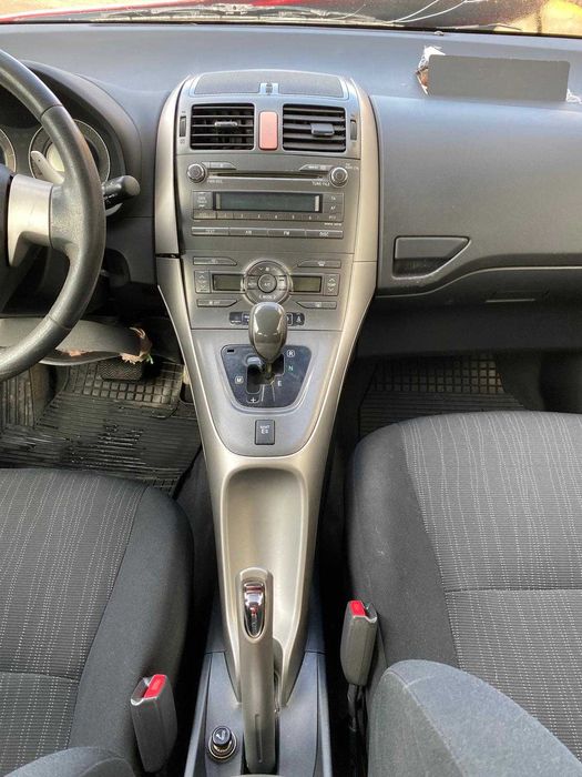 dezmembrez toyota auris 1.6i cod motor 1zr-fe automata