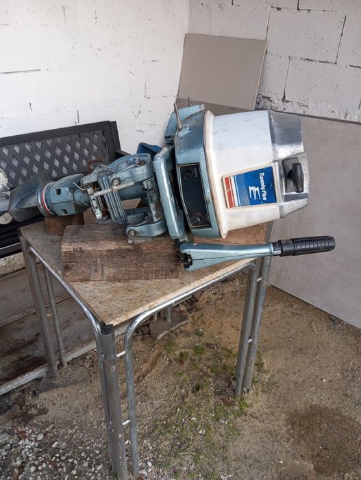 Продавам извън бордов двигател за лодка