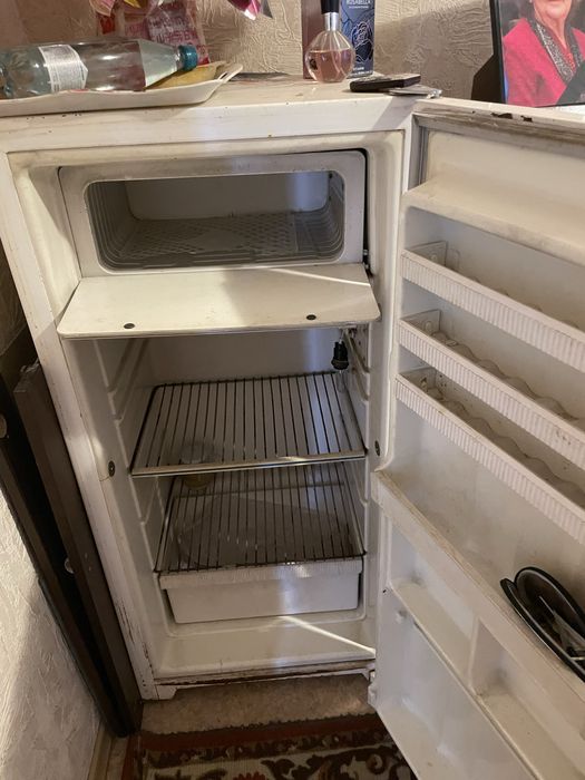 Продаю Холодильник б/у рабочий СССР