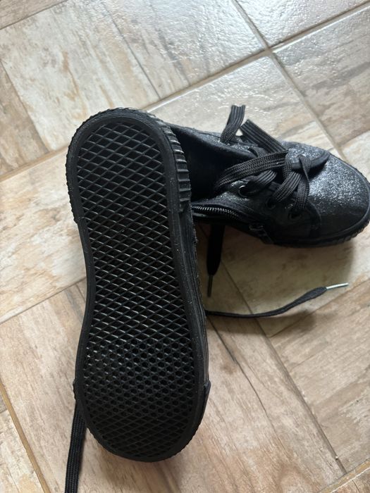 Детски обувки.                   .