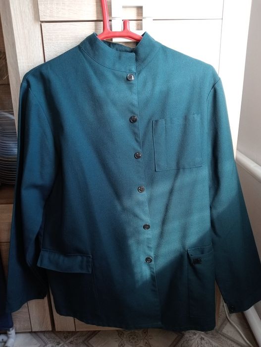 Мужские костюмы.