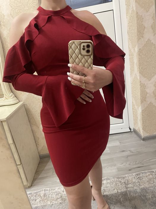 Червена рокля