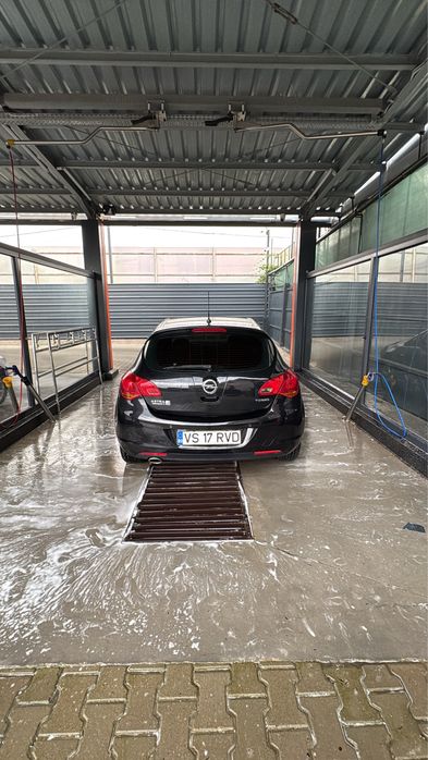 Opel Astra J 2010
