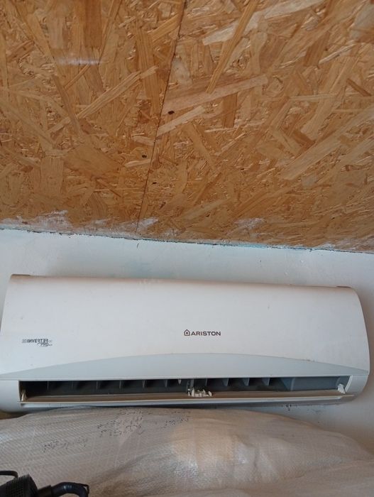 Aer condiționat Ariston folosit doar 4 luni  de zile