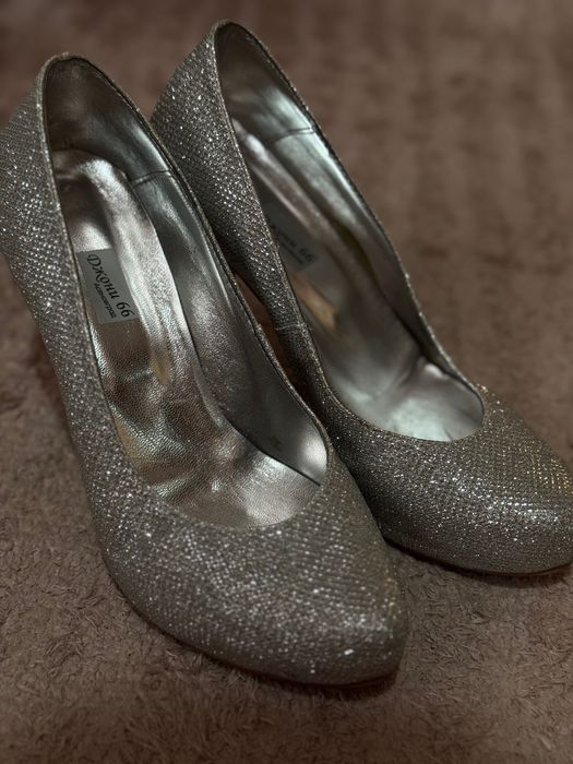 Сребърни токчета